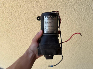 flojet-quiet-quad-12v-vodne-cerpadlo-125-lmin