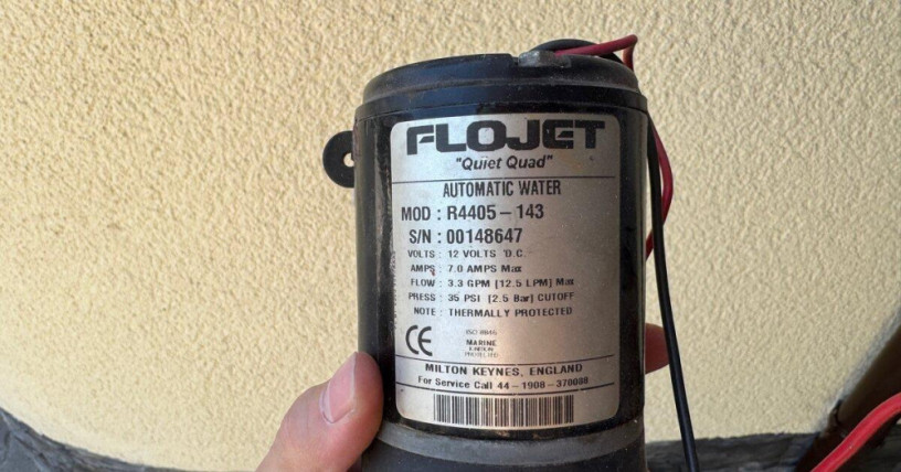 flojet-quiet-quad-12v-vodne-cerpadlo-125-lmin-big-1