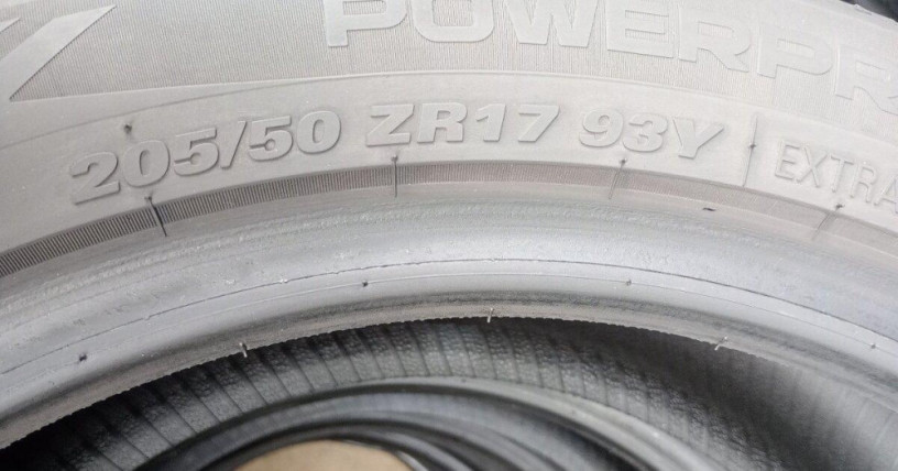 20550-r17-93y-letne-pneumatiky-nokian-big-2