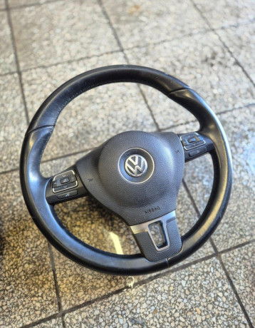 predam-trojramenny-kozeny-volant-s-airbagom-pre-vw-group-big-1