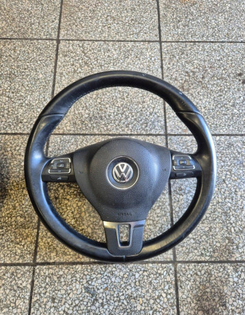 predam-trojramenny-kozeny-volant-s-airbagom-pre-vw-group-big-0