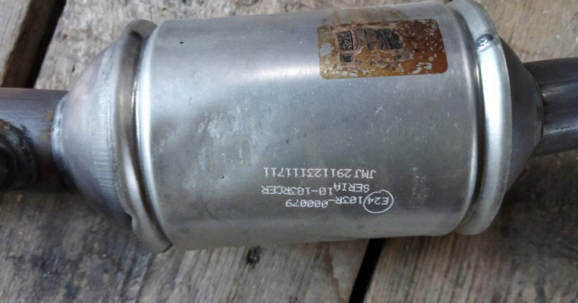 katalyzator-a-lambda-sonda-na-octaviu-1-16-benzin-75-kw-big-0