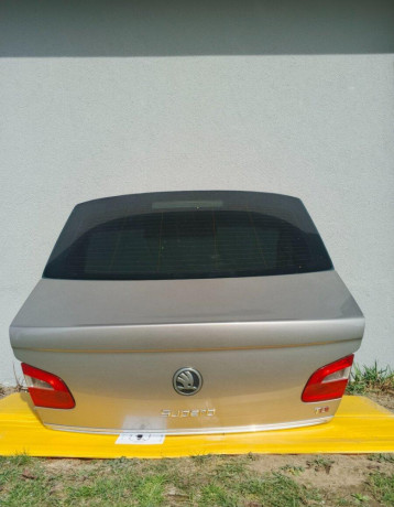 skoda-superb-2-sedan-kufrove-dvere-kompletne-big-2
