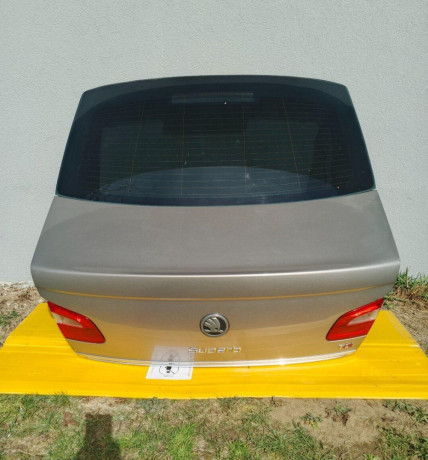 skoda-superb-2-sedan-kufrove-dvere-kompletne-big-0