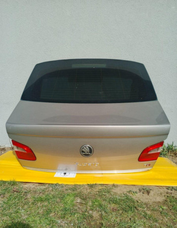 skoda-superb-2-sedan-kufrove-dvere-kompletne-big-1