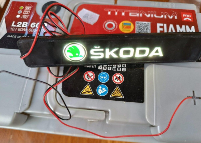 predam-svietiaci-znak-skoda-big-1