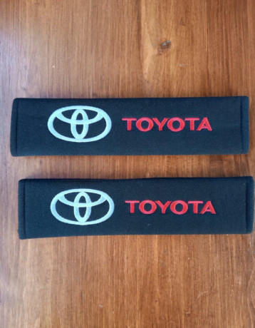 predam-navleky-na-bezpecnostny-pas-s-logom-toyota-big-0