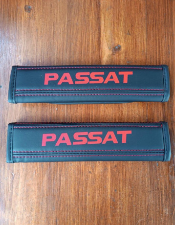 predam-kozene-navleky-na-bezpecnostny-pas-s-logom-passat-big-0