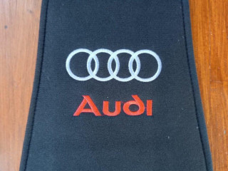 predam-navleky-na-opierku-hlavy-s-logom-audi
