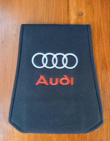 predam-navleky-na-opierku-hlavy-s-logom-audi-big-0
