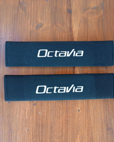 predam-navleky-na-bezpecnostny-pas-s-logom-octavia-big-0