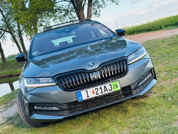 skoda-superb-combi-20-tdi-scr-sportline-4x4-dsg-147kw200hp-a7-big-0