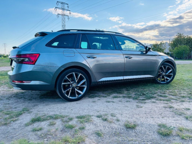 skoda-superb-combi-20-tdi-scr-sportline-4x4-dsg-147kw200hp-a7-big-1