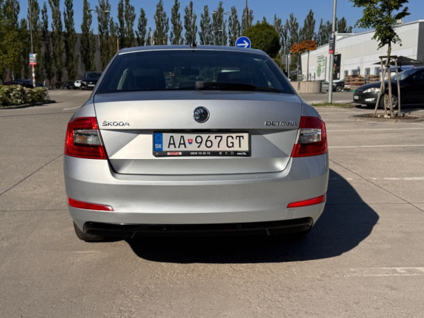 skoda-octavia-20-tdi-ambition-dsg-110kw150hp-a6-big-3