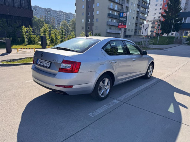 skoda-octavia-20-tdi-ambition-dsg-110kw150hp-a6-big-2