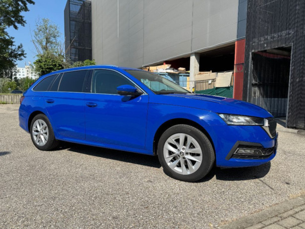 skoda-octavia-combi-15-tsi-e-tec-ambition-dsg-110kw150hp-a7-big-3