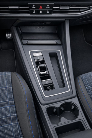 volkswagen-golf-golf-14-ehybrid-gte-13kwh-dsg-180kw245-hp-a6-digitalny-cockpit-big-1