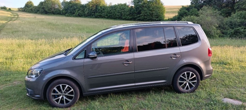 volkswagen-touran-16-tdi-comfortline-dsg-77kw105hp-a7-big-3