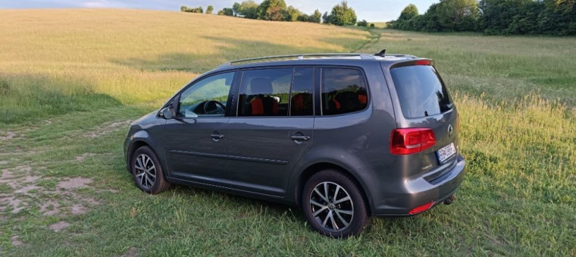 volkswagen-touran-16-tdi-comfortline-dsg-77kw105hp-a7-big-1