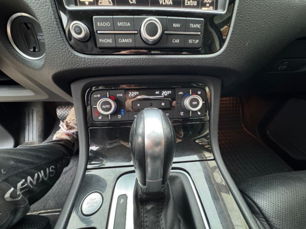 volkswagen-touareg-ii-30-v6-tdi-bmt-4motion-193kw262hp-a8-big-2