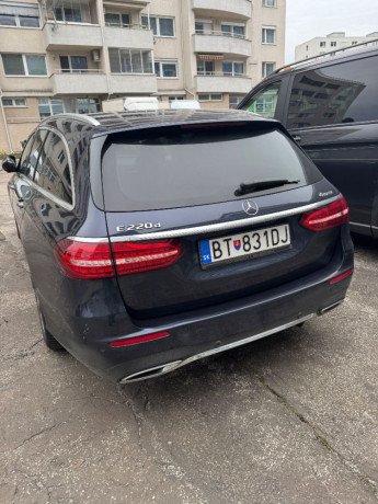 mercedes-benz-e-trieda-kombi-4x4-big-2