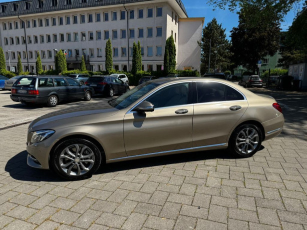 mercedes-benz-c-trieda-250-4matic-airmatic-big-2