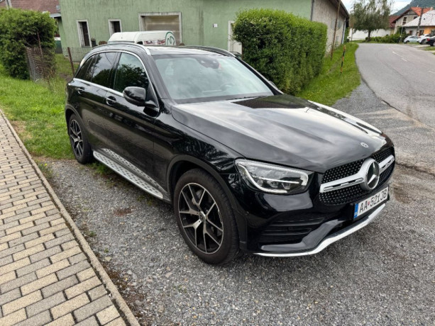 mercedes-benz-glc-220d-amg-line-big-2