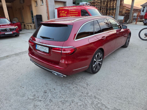 mercedes-benz-e-trieda-mercedes-e300de-big-3