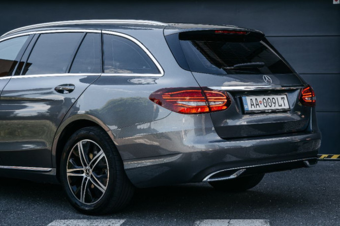 mercedes-benz-c-trieda-220d-4matic-avantgarde-multibeam-big-3