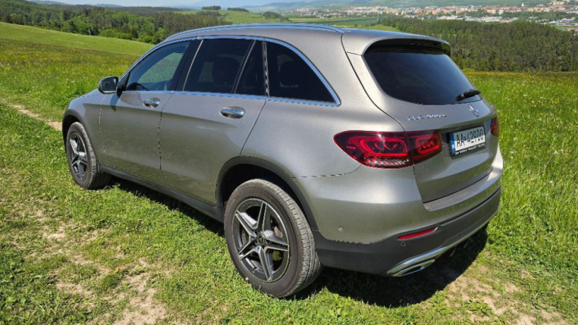 mercedes-benz-glc-suv-plug-in-hybrid-big-1