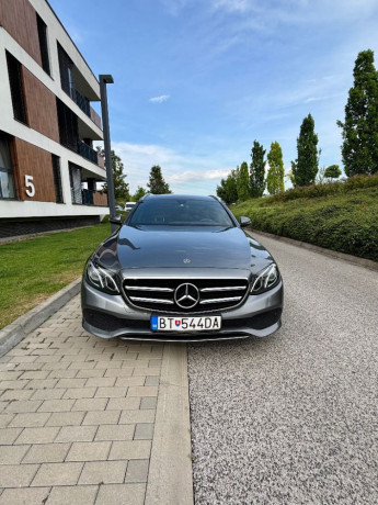 mercedes-benz-e-trieda-200-d-big-0