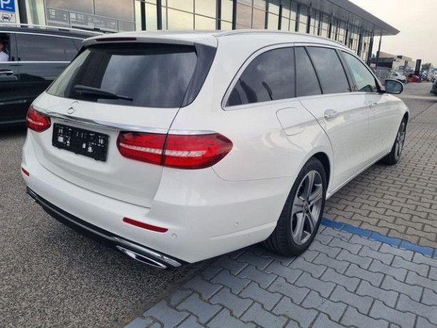 mercedes-benz-e-trieda-400d-4matic-big-3