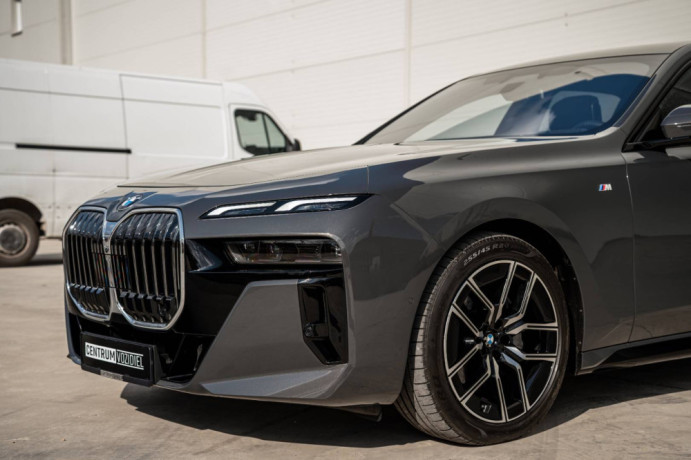 bmw-rad-7-740d-m-xdrive-at-220-kw-fabricka-zaruka-bowers-wilkins-hudba-big-1