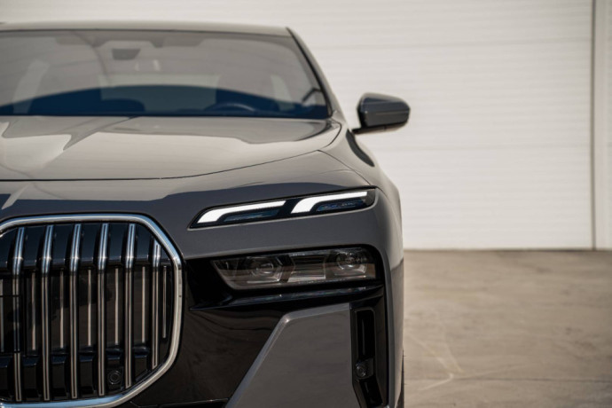 bmw-rad-7-740d-m-xdrive-at-220-kw-fabricka-zaruka-bowers-wilkins-hudba-big-3