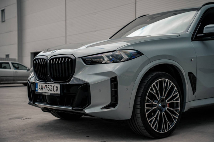 bmw-x5-m-30d-at-xdrive-fabricka-zaruka-harman-kardon-hudba-big-0