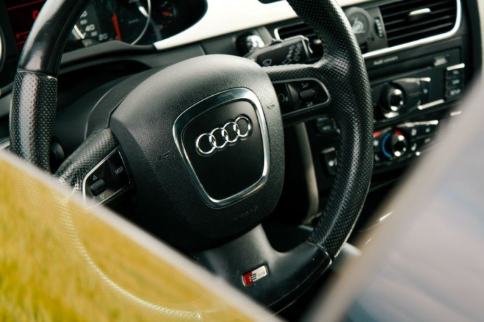 audi-a4-avant-20-tfsi-s-line-big-3