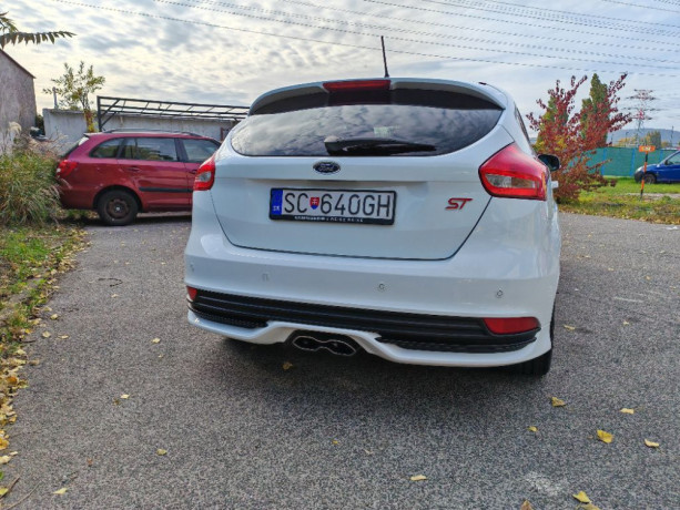 ford-focus-20-ecoboost-st-x-184kw250hp-m6-big-2