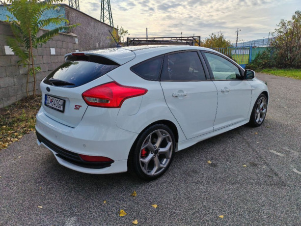 ford-focus-20-ecoboost-st-x-184kw250hp-m6-big-1