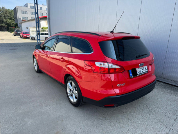 ford-focus-kombi-10-scti-125k-sport-big-1