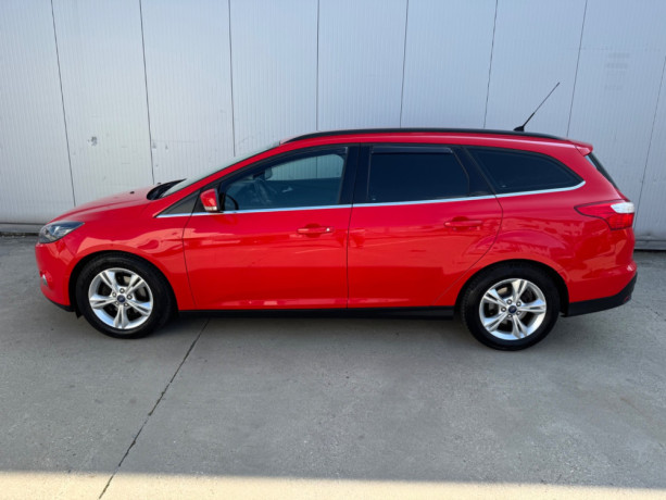 ford-focus-kombi-10-scti-125k-sport-big-0