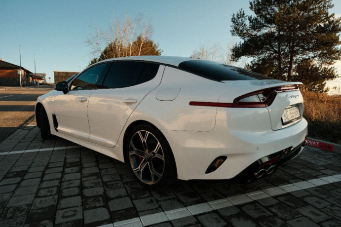 kia-stinger-33-t-gdi-gt-4wd-at-269kw366hp-a8-big-3