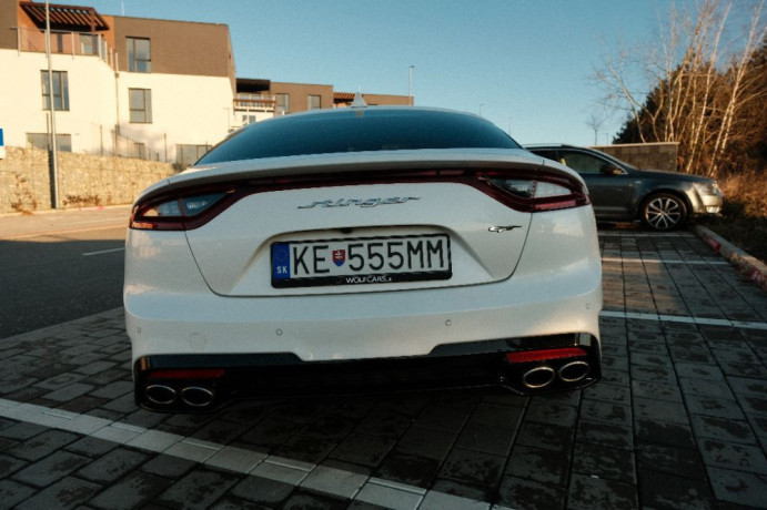 kia-stinger-33-t-gdi-gt-4wd-at-269kw366hp-a8-big-2