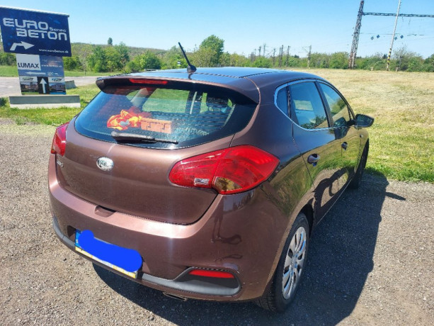 kia-ceed-14-i-big-0