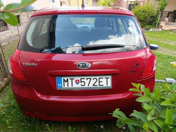 kia-ceed-sw-plne-pojazdne-s-kozmetickymi-chybami-big-1
