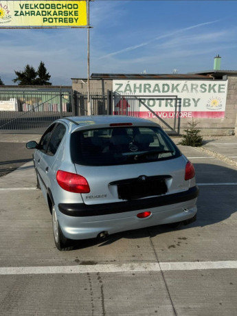 peugeot-206-14-xr-presence-55kw75hp-m5-big-0