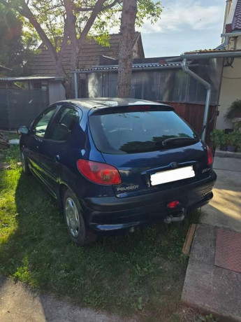 peugeot-206-14-hdi-rok-vyroby-2002-nova-stk-klima-manualna-big-0
