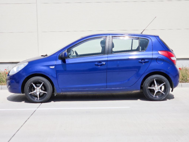hyundai-i20-12i-16v-classic-57kw77hp-m5-big-0