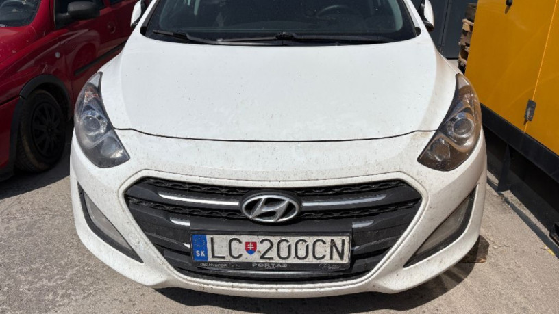 hyundai-i30-cw-lpg-nefunkcny-motor-big-1