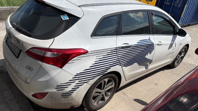 hyundai-i30-cw-lpg-nefunkcny-motor-big-3