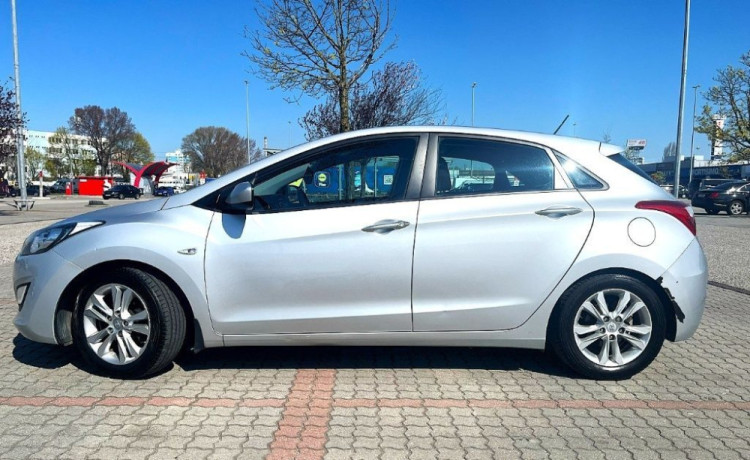 hyundai-i30-16-crdi-dohc-16v-style-94kw128hp-m6-big-2